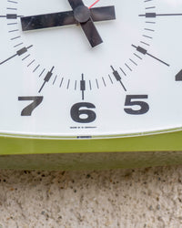 Orologio vintage tedesco verde bombato Space Age – 1970