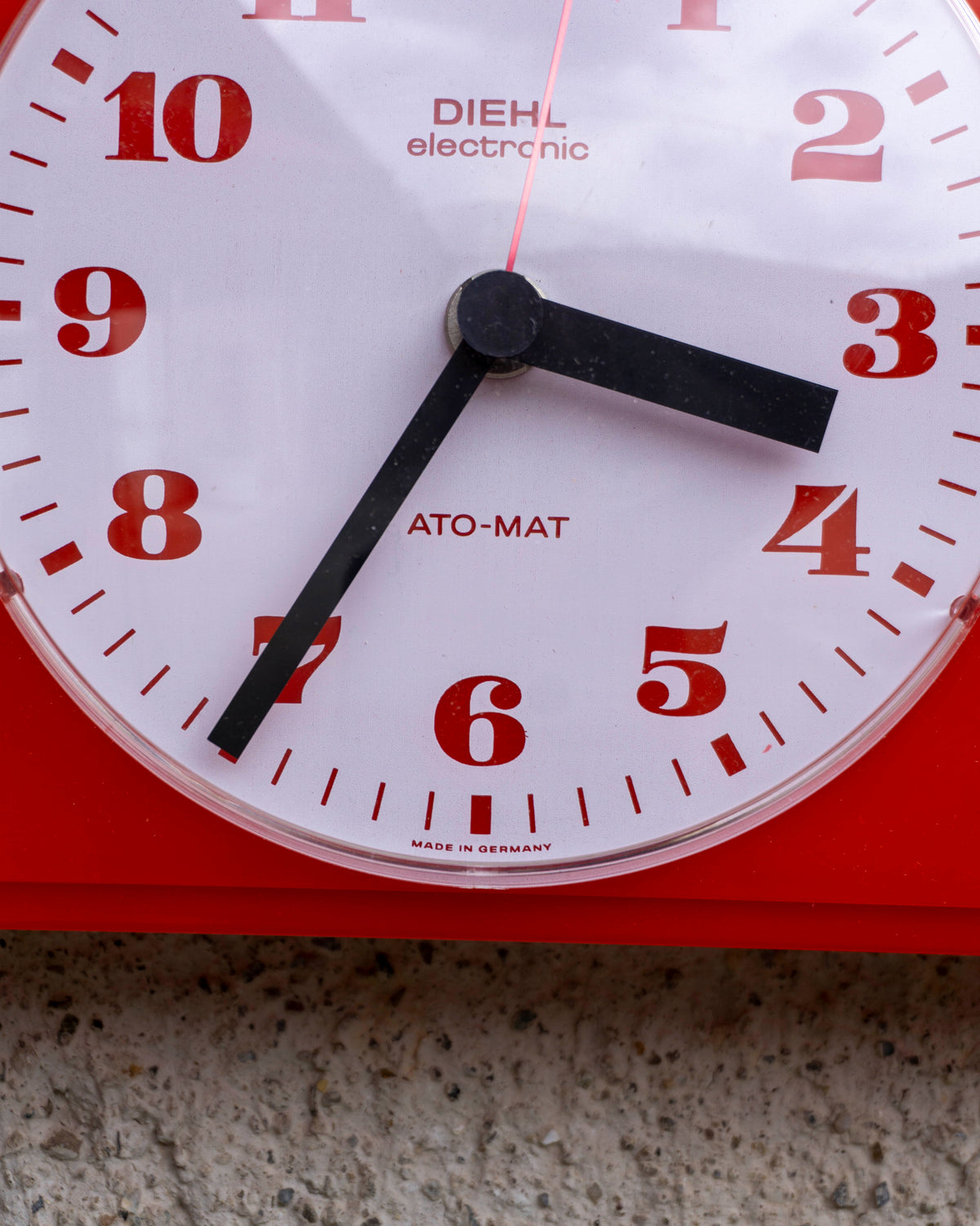 Orologio vintage Diehl rosso in plastica – 1970