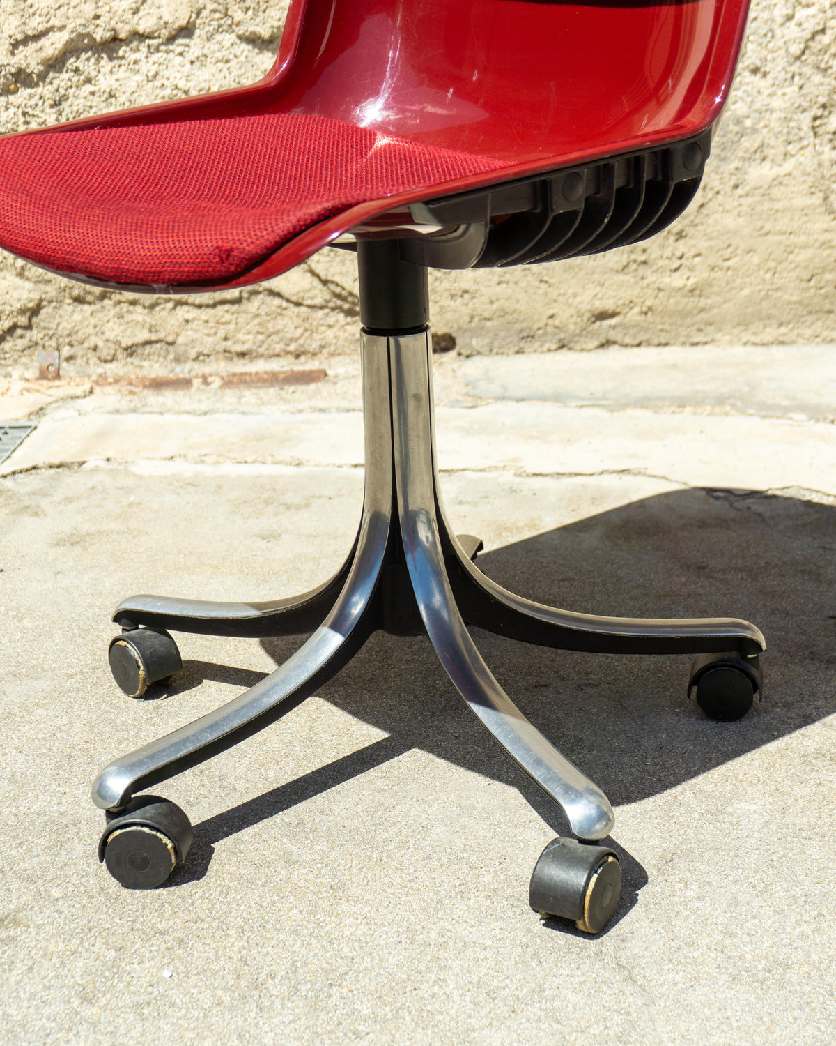 Sedia vintage Modus Tecno Osvaldo Borsani bordeaux – 1970