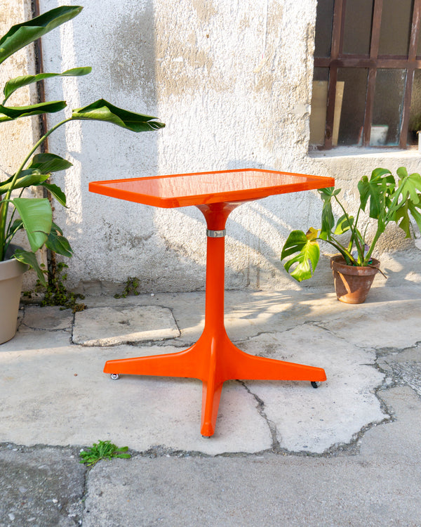 Tavolino Space Age in Plastica Arancione e Metallo Cromato – Anni '70