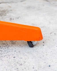 Tavolino Space Age in Plastica Arancione e Metallo Cromato – Anni '70