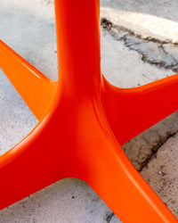 Tavolino Space Age in Plastica Arancione e Metallo Cromato – Anni '70