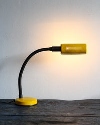 Lampada da tavolo Veneta Lumi snodabile gialla – 1980