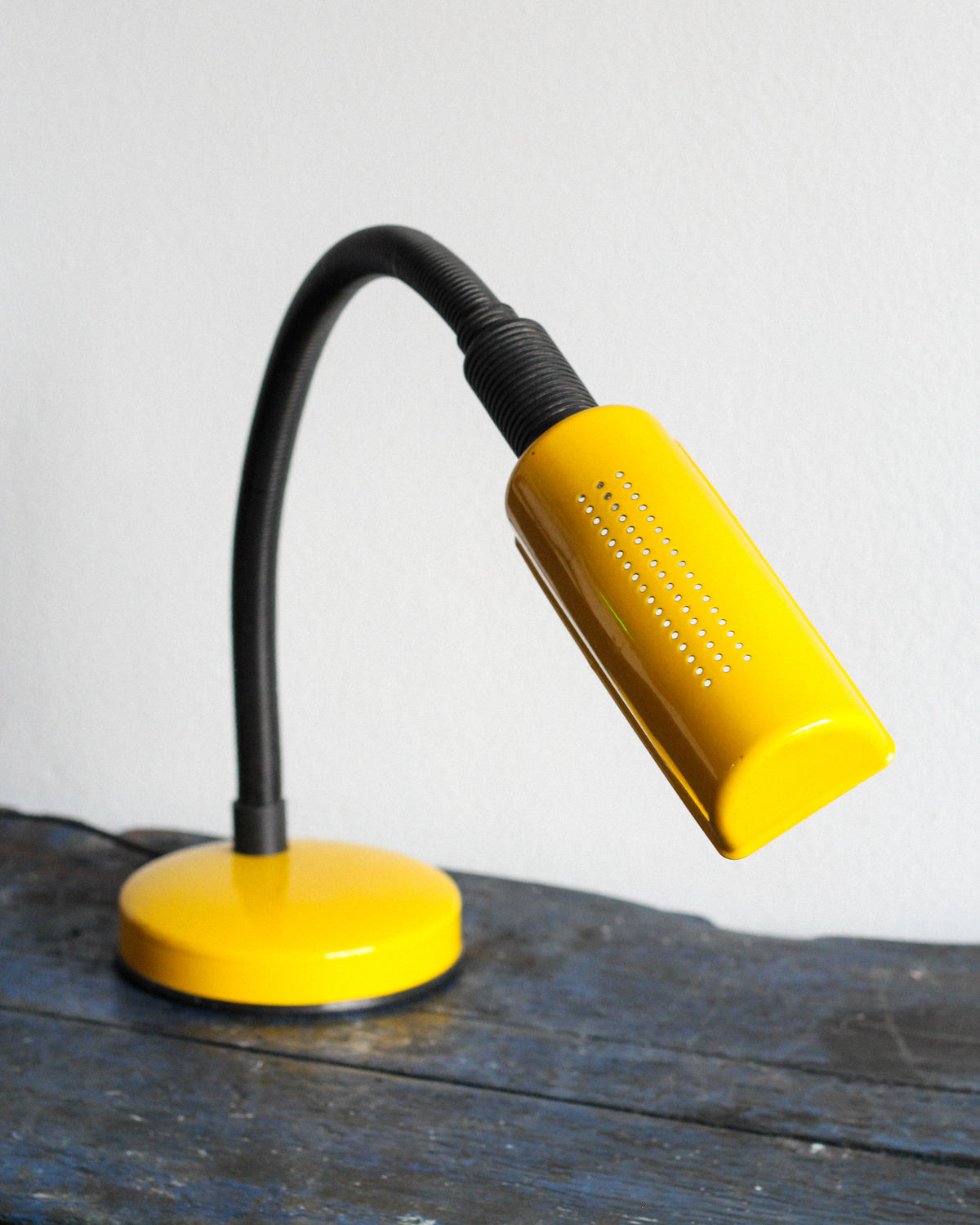 Lampada da tavolo Veneta Lumi snodabile gialla – 1980