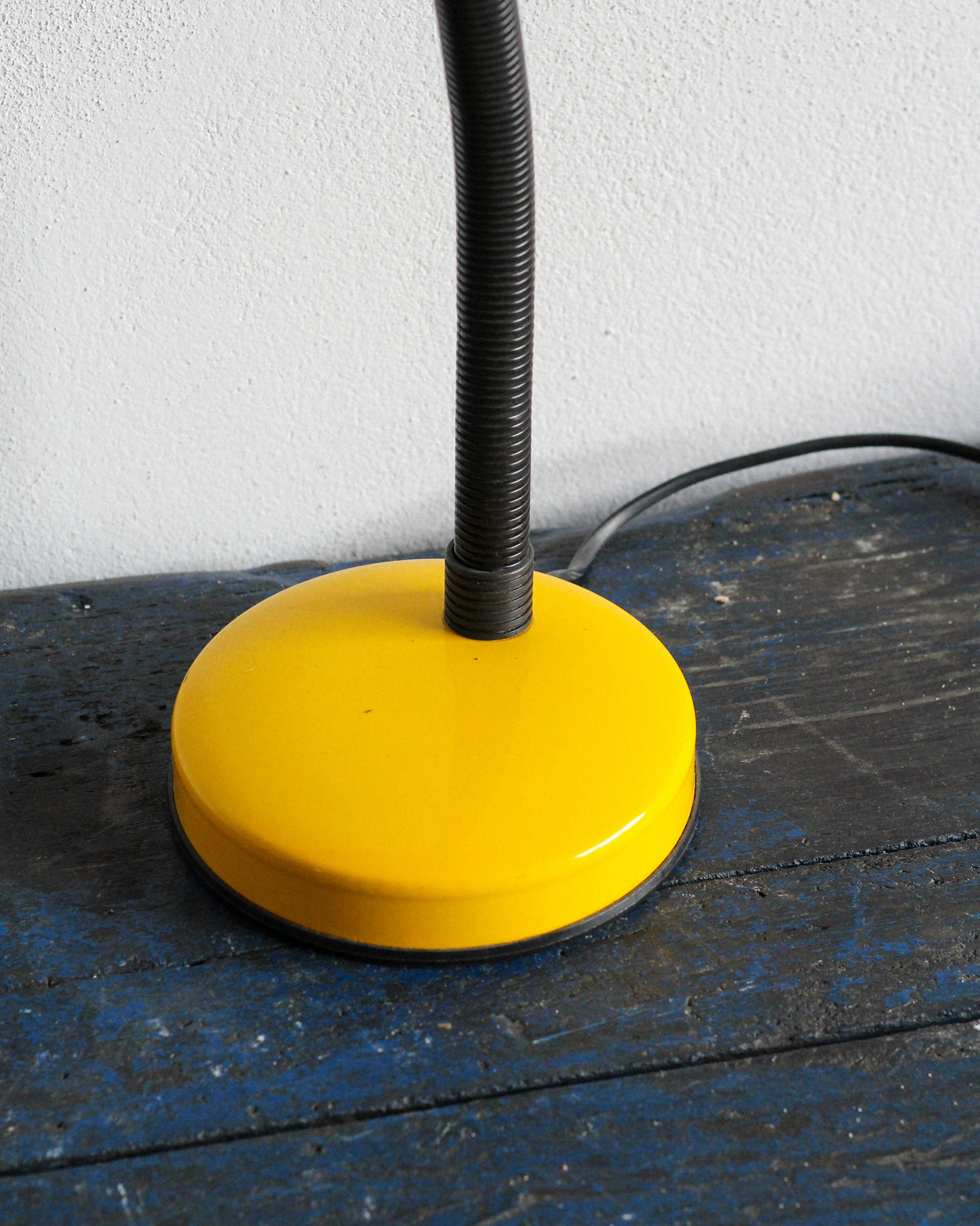 Lampada da tavolo Veneta Lumi snodabile gialla – 1980