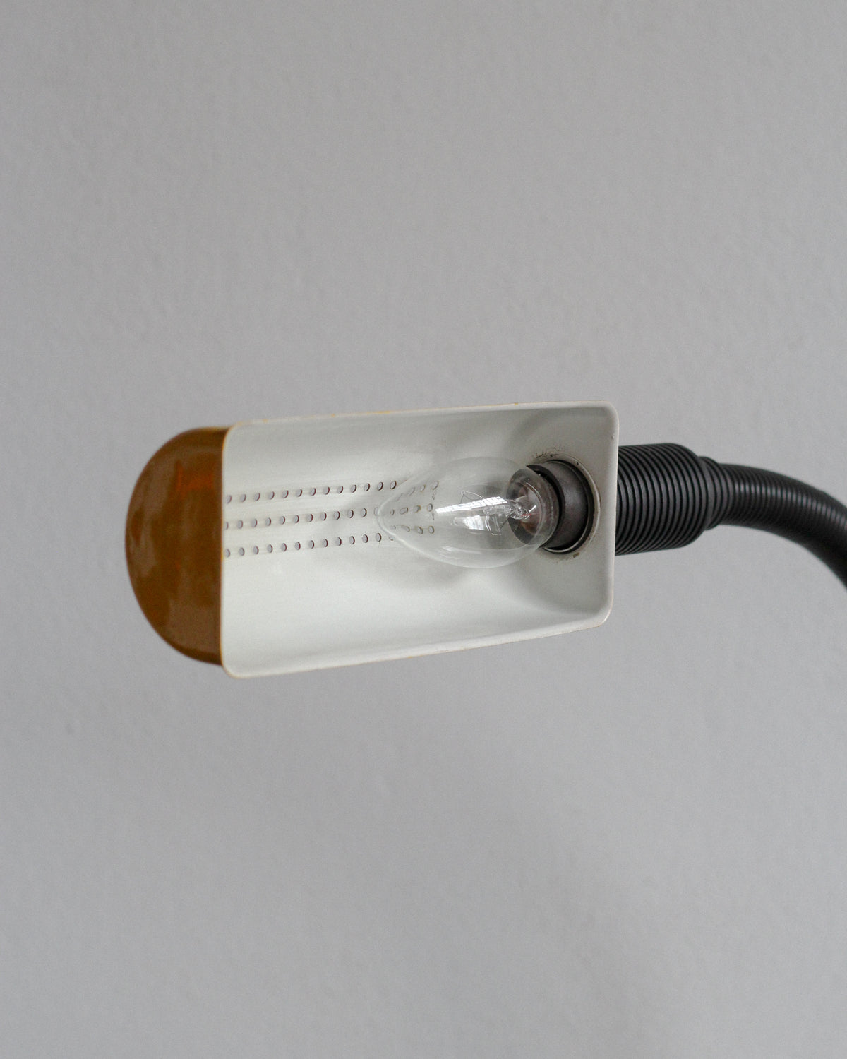 Lampada da tavolo Veneta Lumi snodabile gialla – 1980