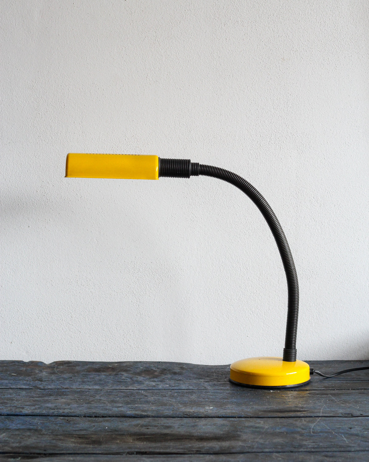 Lampada da tavolo Veneta Lumi snodabile gialla – 1980