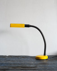 Lampada da tavolo Veneta Lumi snodabile gialla – 1980