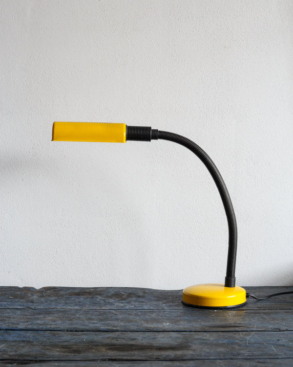 Lampada da tavolo Veneta Lumi snodabile gialla – 1980