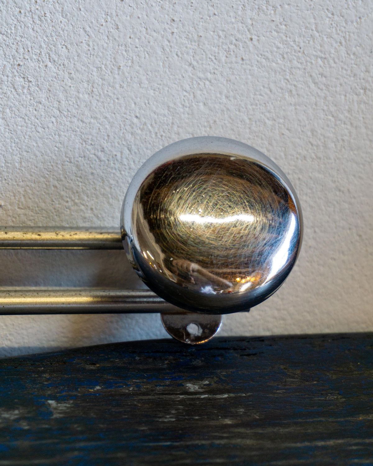 Appendiabiti vintage da scuola in metallo cromato – 1970