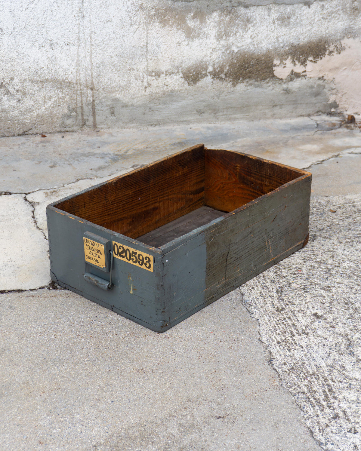 Baule industriale vintage in legno grigio – 1970
