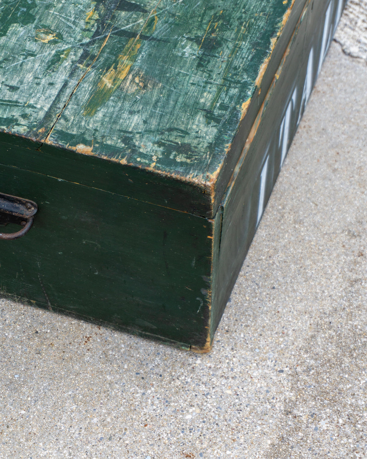 Baule vintage in legno verde con scritta Italia – 1980