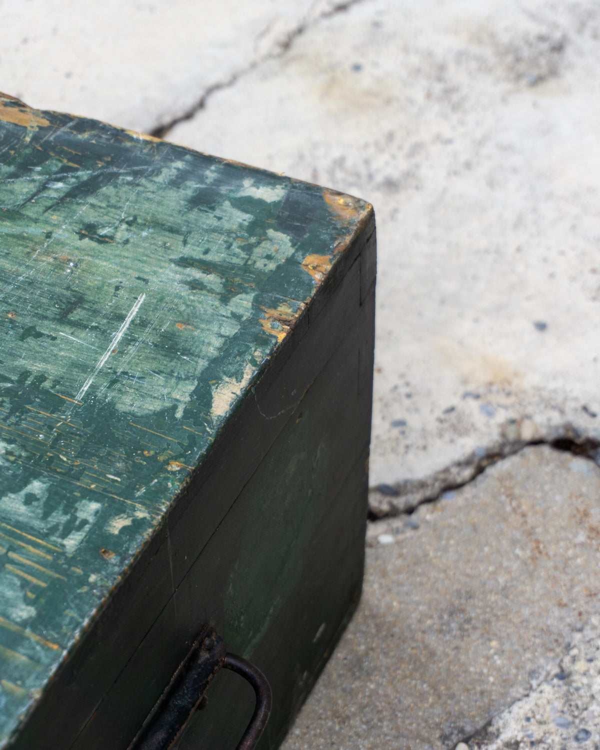 Baule vintage in legno verde con scritta Italia – 1980