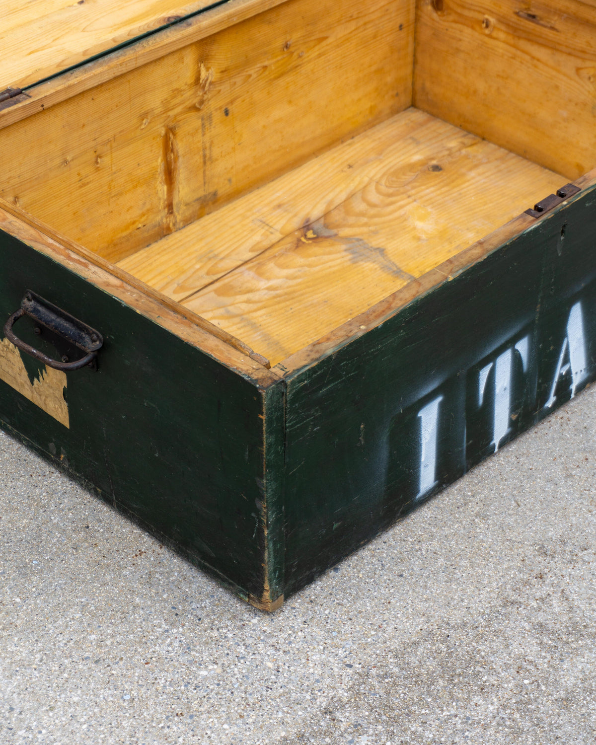 Baule vintage in legno verde con scritta Italia – 1980