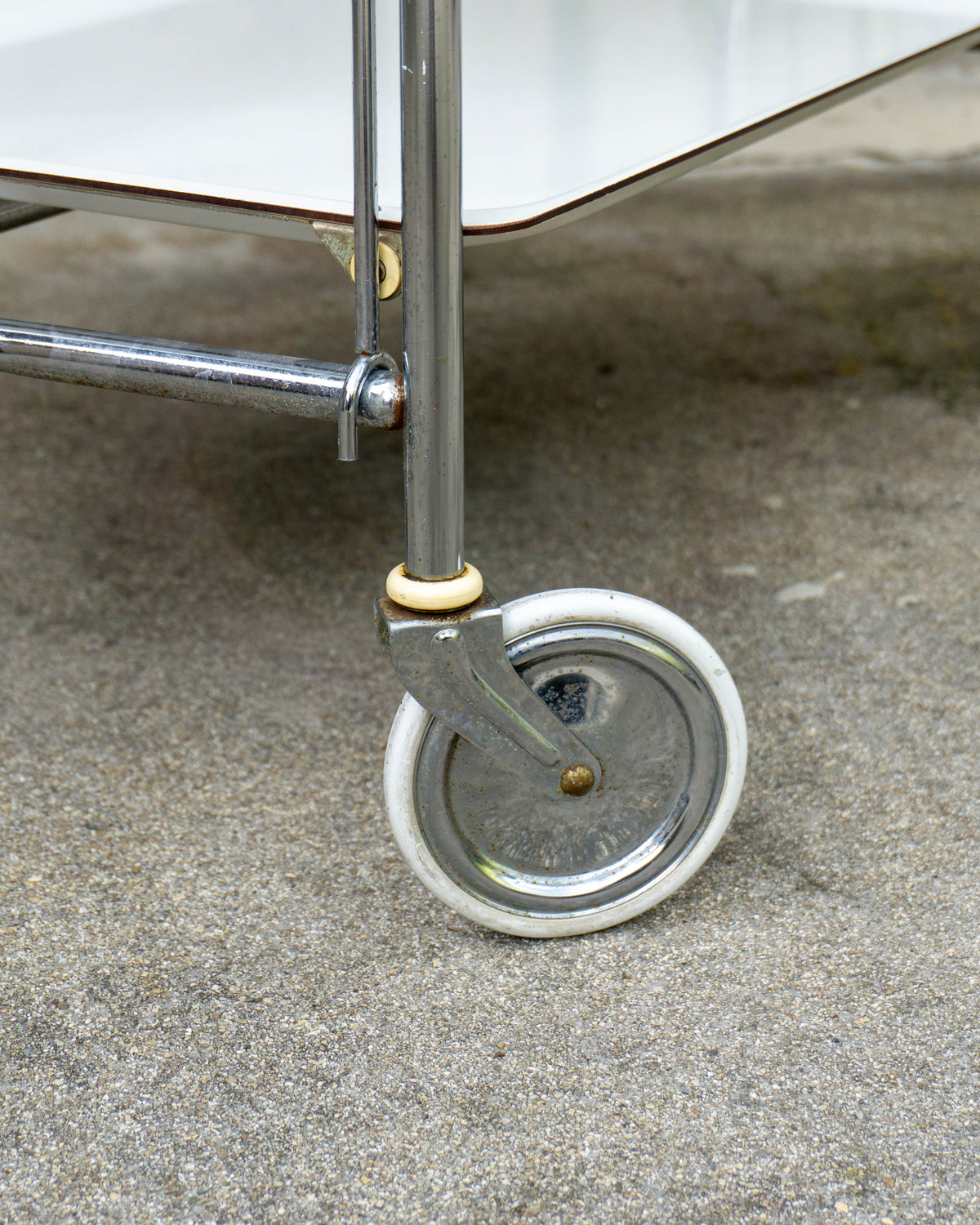 Carrello di servizio vintage bianco