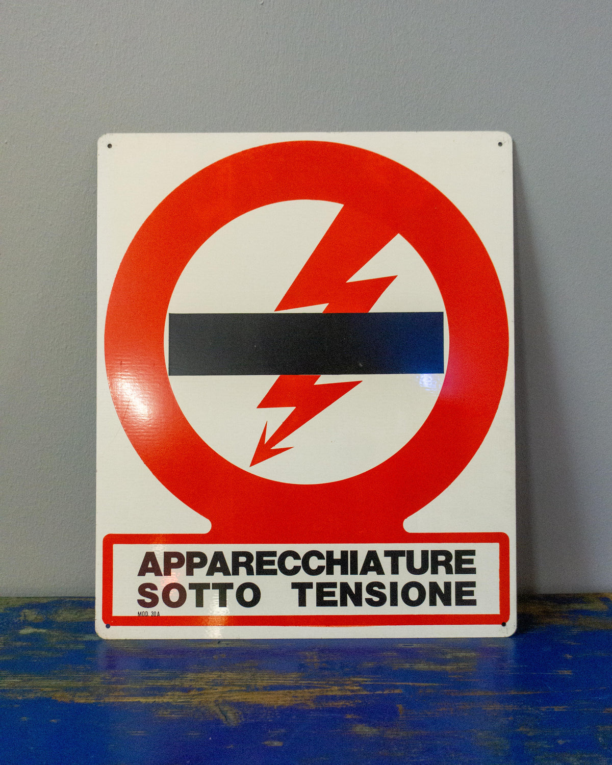 Cartello sicurezza sul lavoro in metallo Tensione – Italia, 1977