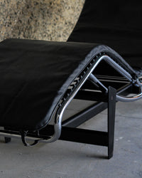 Poltrona LC4 in pelle nera – replica vintage Made in Italy 1970