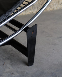 Poltrona LC4 in pelle nera – replica vintage Made in Italy 1970
