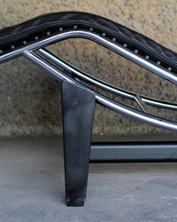 Poltrona LC4 in pelle nera – replica vintage Made in Italy 1970