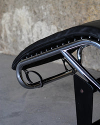 Poltrona LC4 in pelle nera – replica vintage Made in Italy 1970