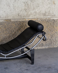 Poltrona LC4 in pelle nera – replica vintage Made in Italy 1970