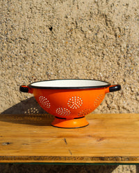 Scolapasta smaltato bianco e arancione - 1960