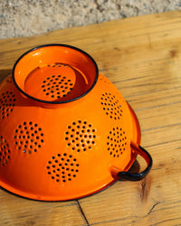 Scolapasta smaltato bianco e arancione - 1960
