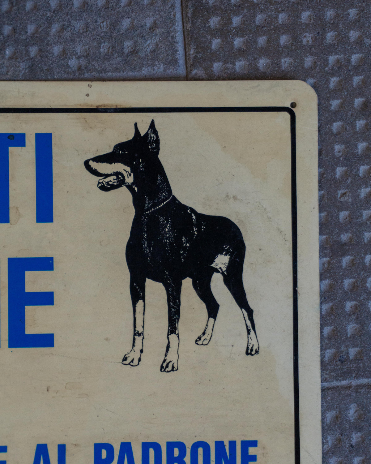 Insegna “Attenti al cane e al padrone” – 1980