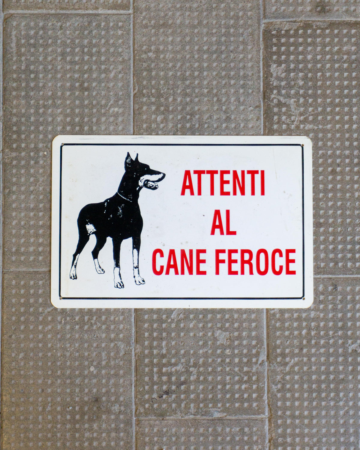 Insegna “Attenti al cane feroce” – 1980