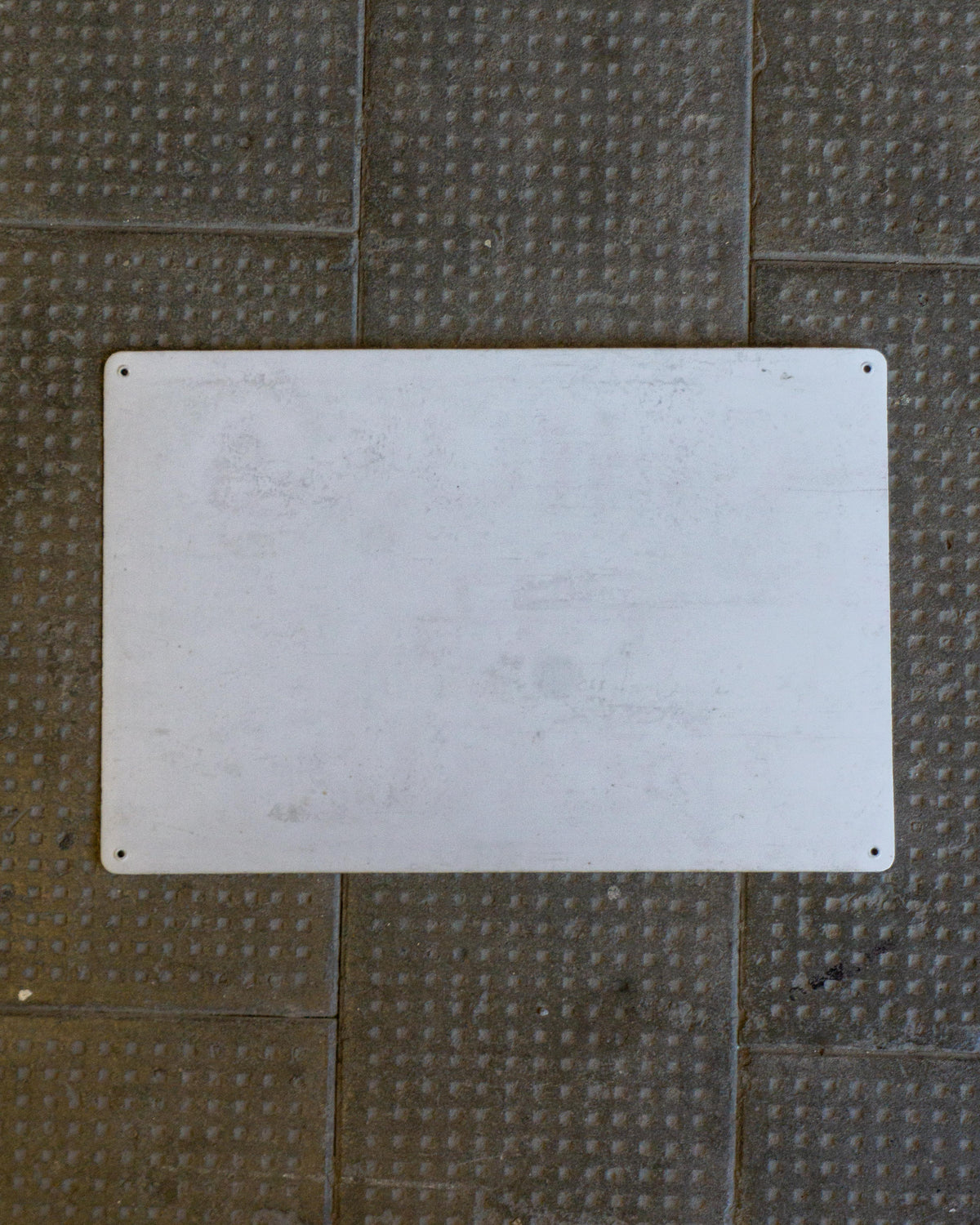 Insegna “Chiuso per ferie” rossa – 1980