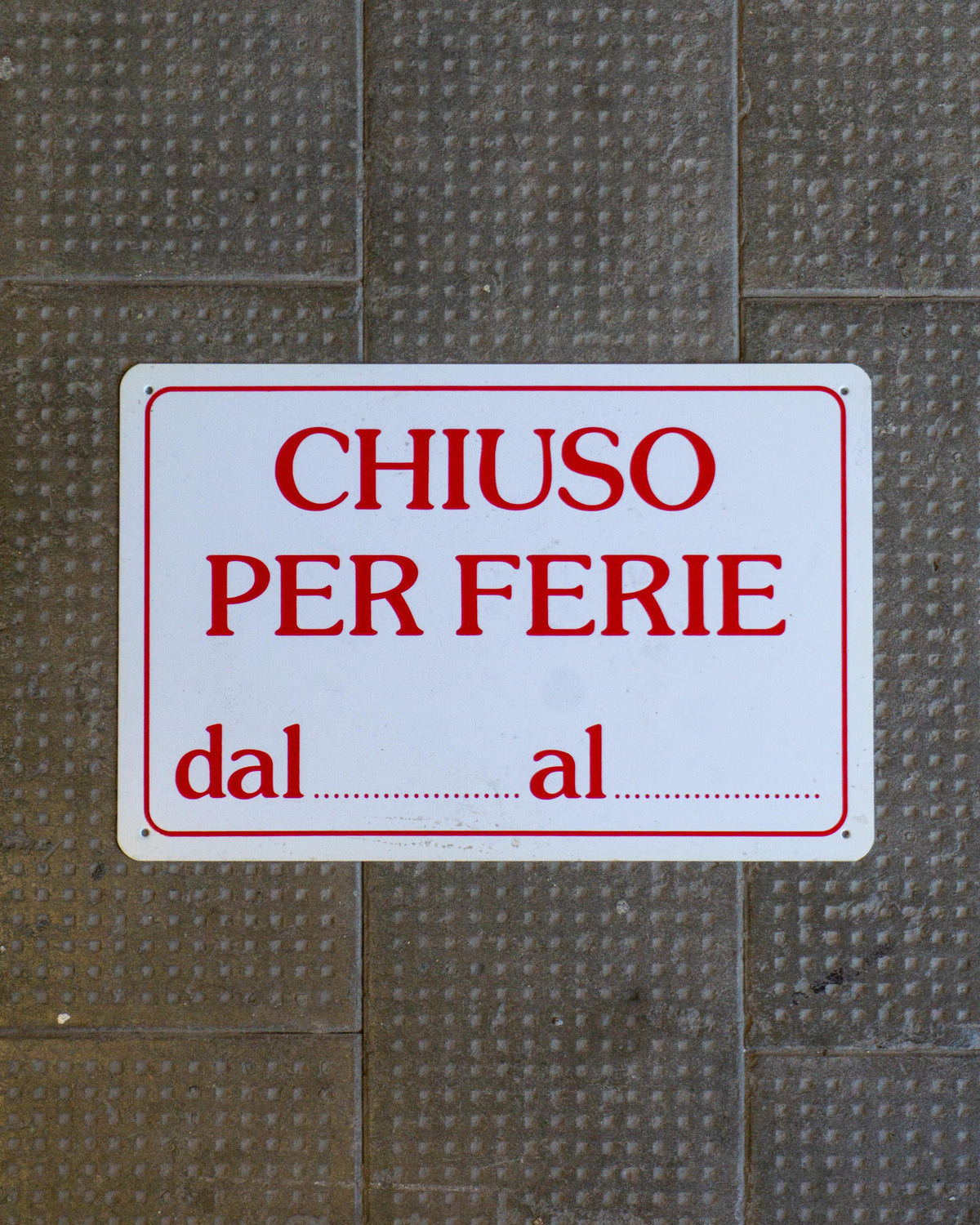 Insegna “Chiuso per ferie dal… al…” – 1980