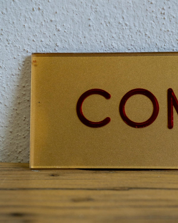 Insegna Completo Oro E Rossa – 1970 Italia