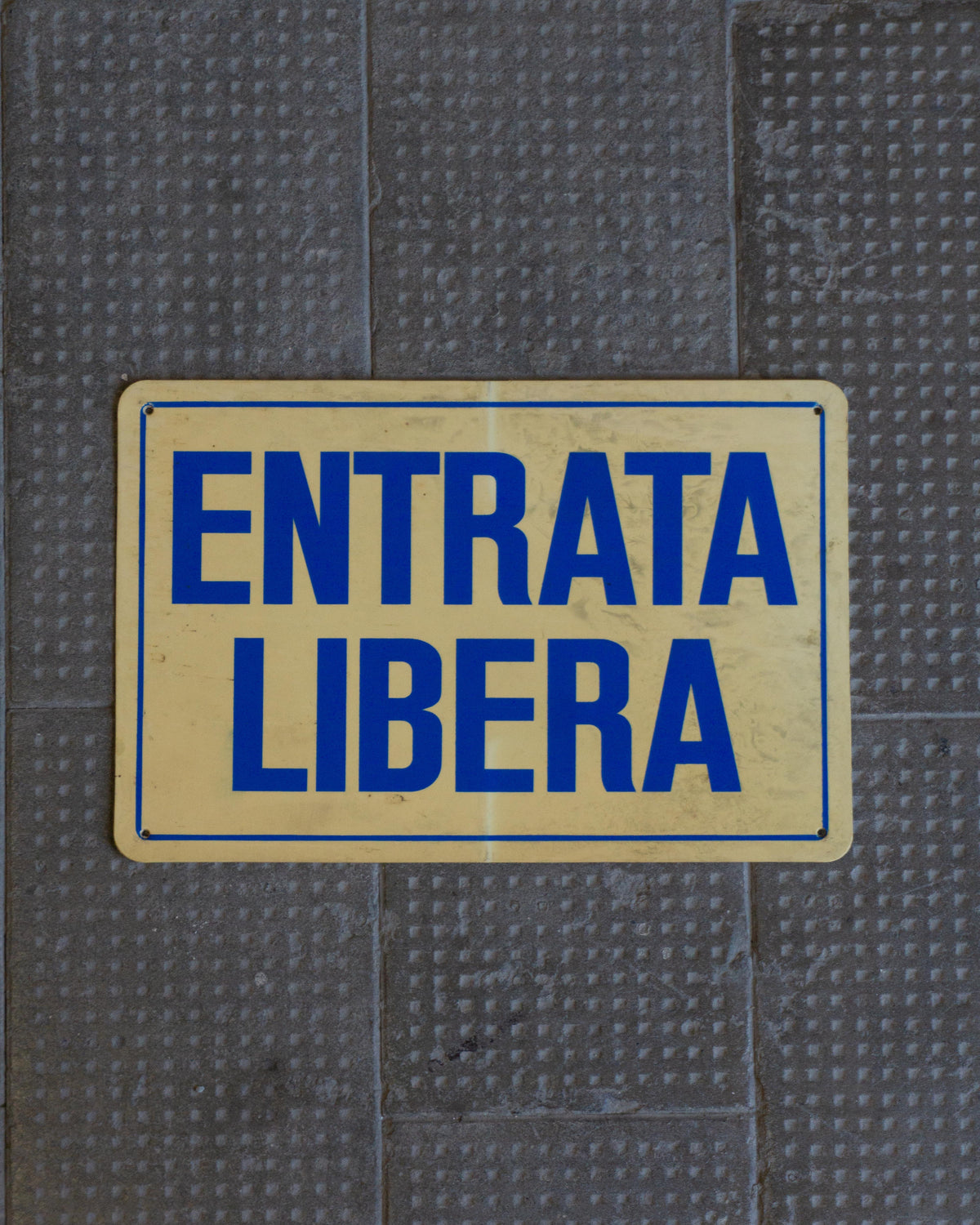 Insegna “Entrata libera” blu – 1980