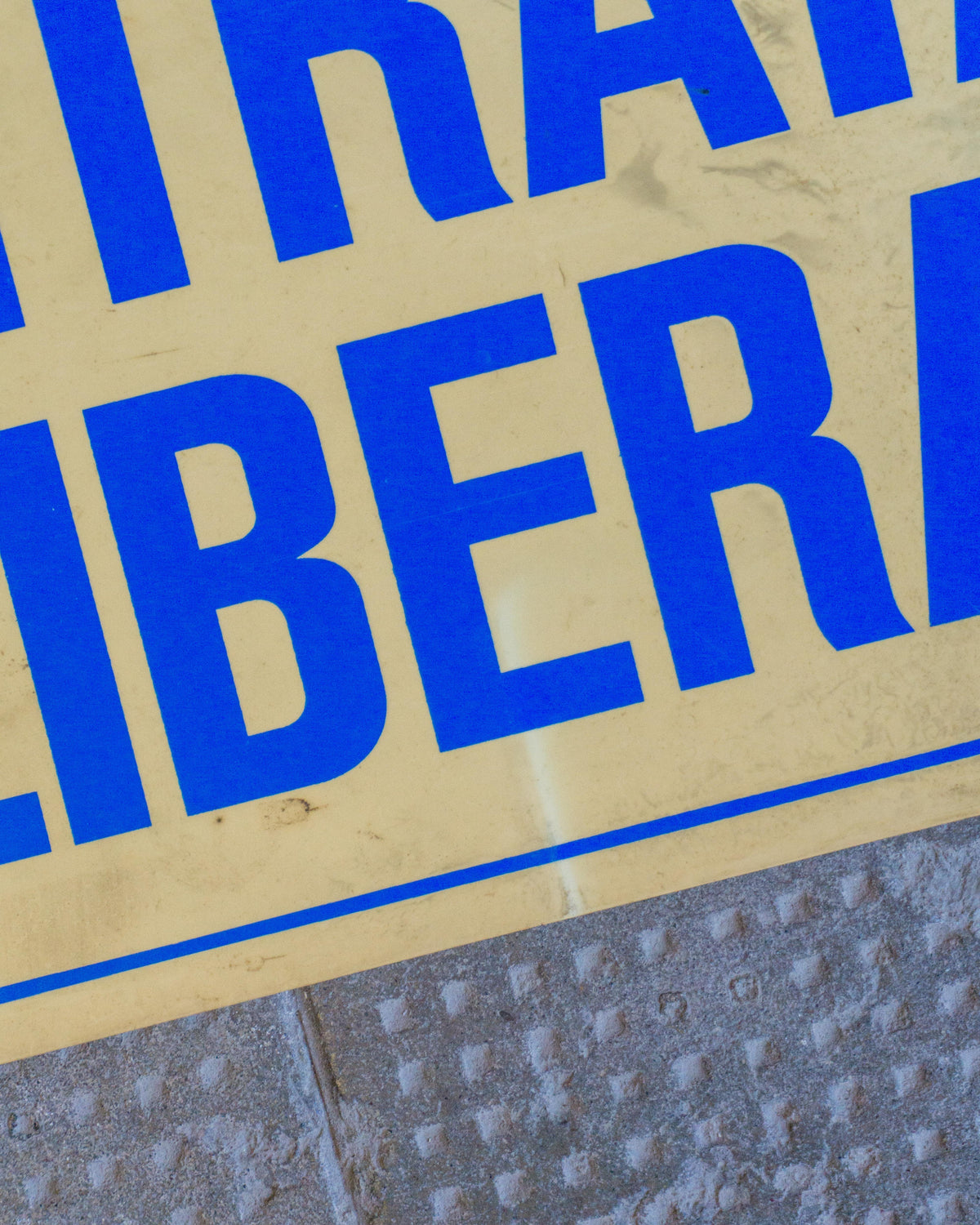 Insegna “Entrata libera” blu – 1980