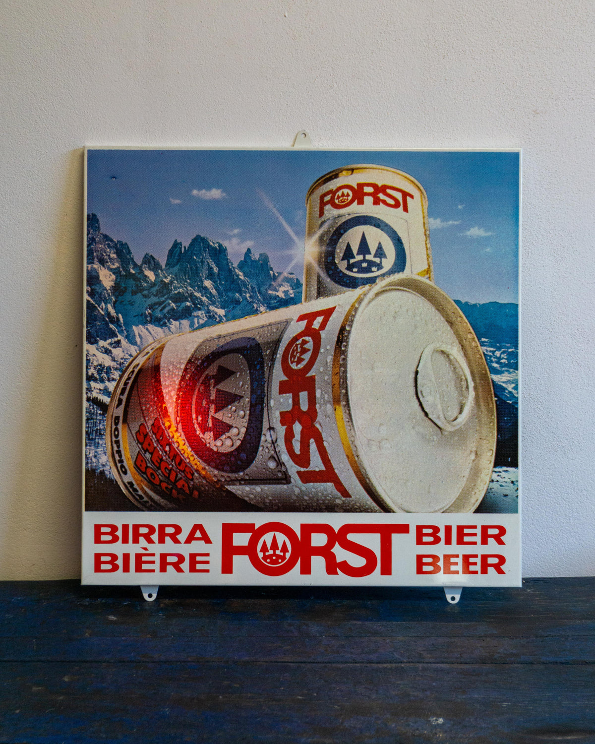 Insegna pubblicitaria Birra Forst con lattine – 1970