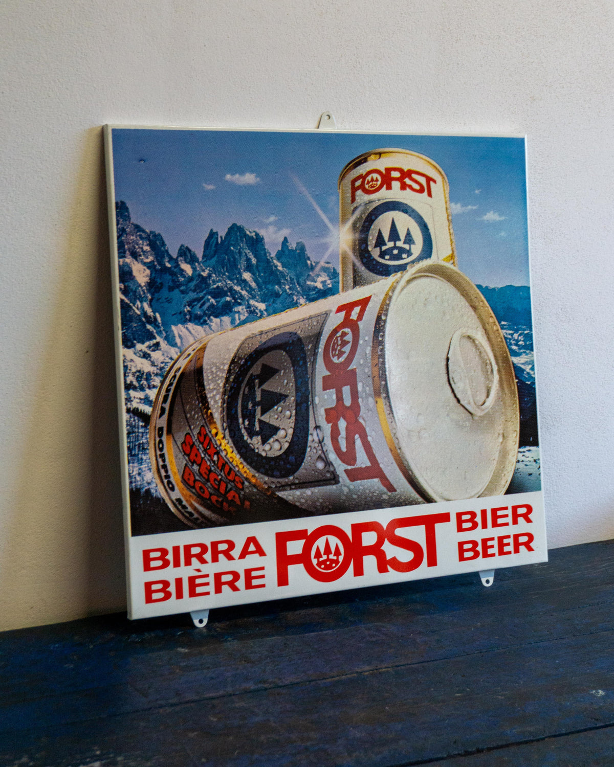 Insegna pubblicitaria Birra Forst con lattine – 1970