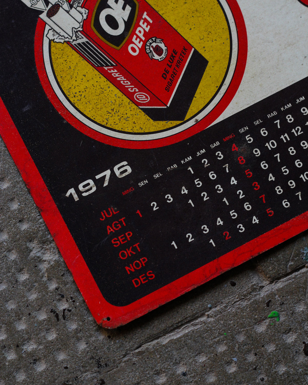 Insegna pubblicitaria indonesiana OE OEPET con calendario – 1976