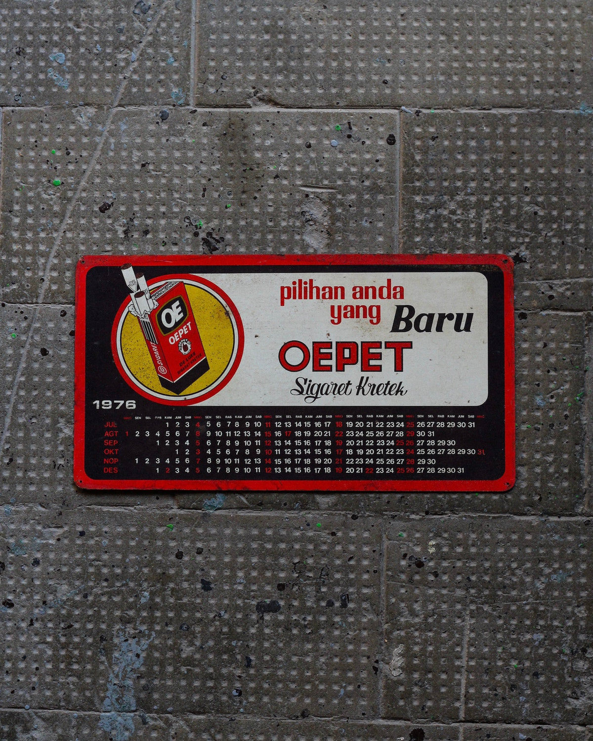 Insegna pubblicitaria indonesiana OE OEPET con calendario – 1976