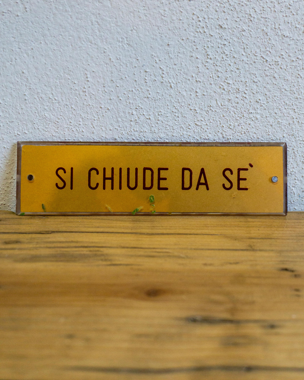 Insegna Si Chiude Da Se Oro E Rossa – 1980 Italia