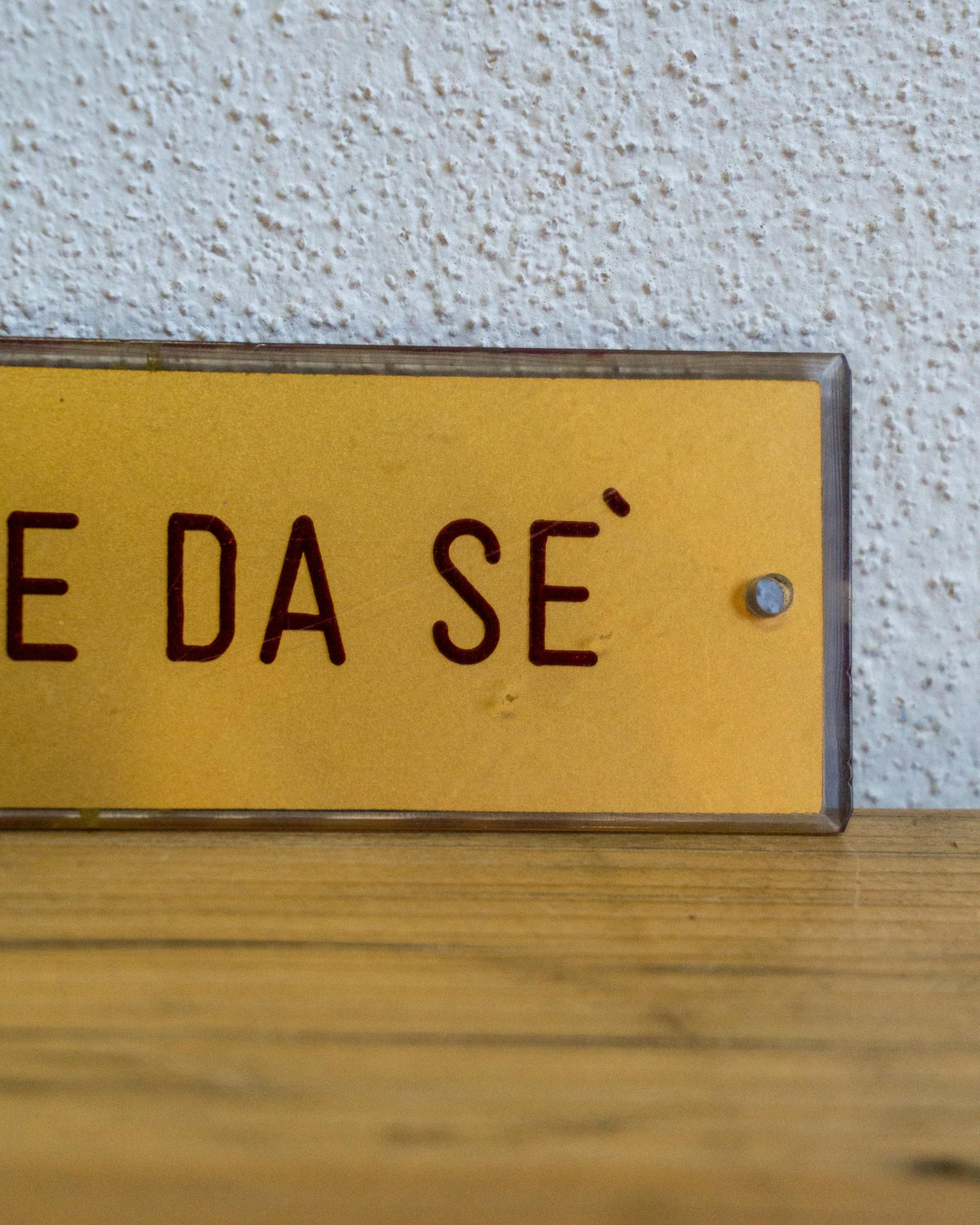Insegna Si Chiude Da Se Oro E Rossa – 1980 Italia