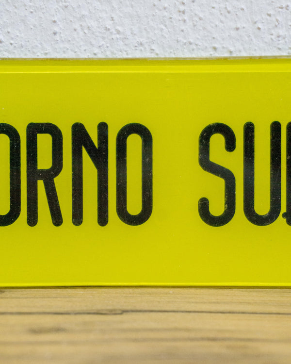 Insegna Torno Subito  Gialla e Nera – 1980 Italia