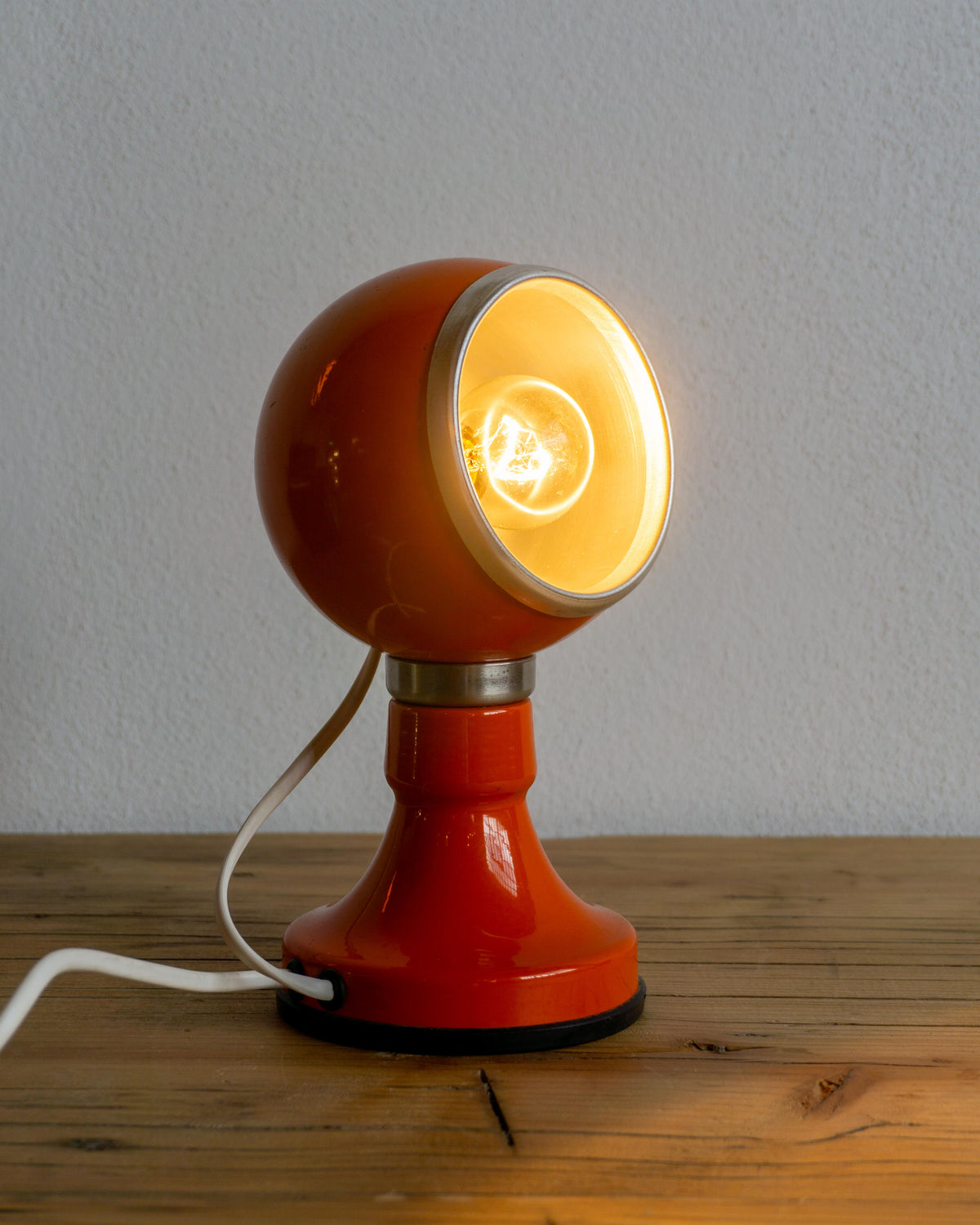 Lampada arancione magnetica in metallo – anni ’80