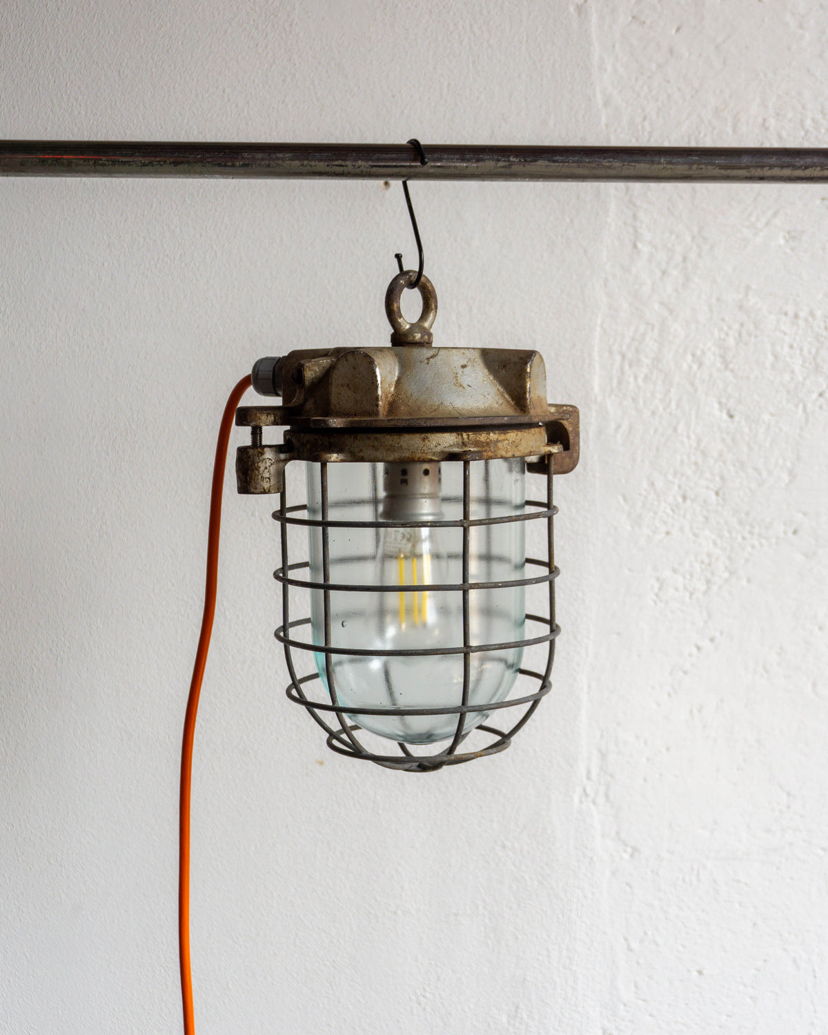 Lampada industriale in ghisa e vetro – Germania