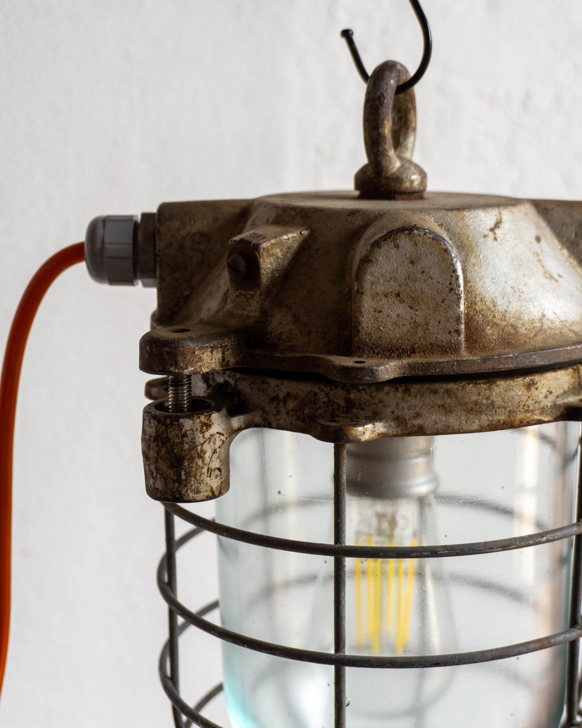 Lampada industriale in ghisa e vetro – Germania