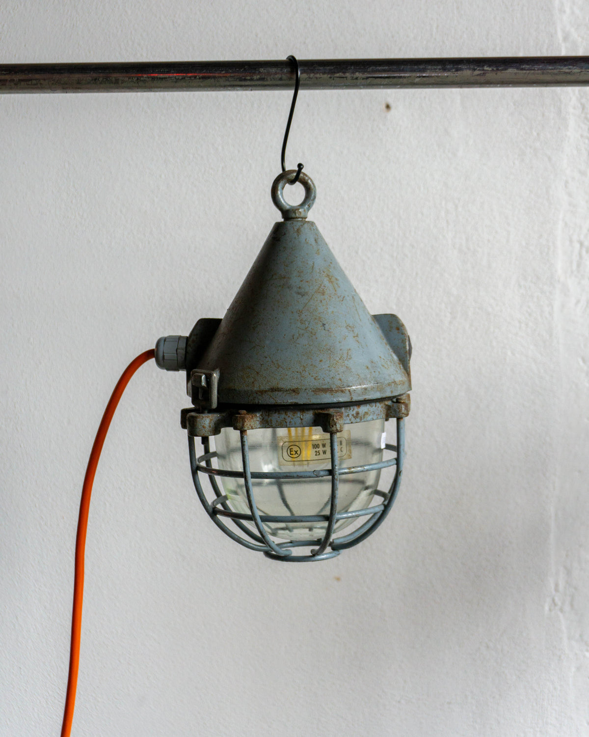 Lampada industriale in ghisa e vetro piccola – Germania