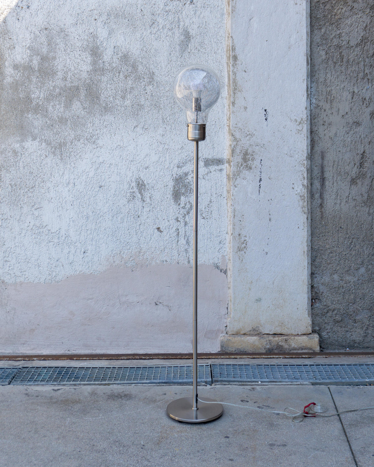 Lampada da terra vintage a forma di lampadina – anni '90