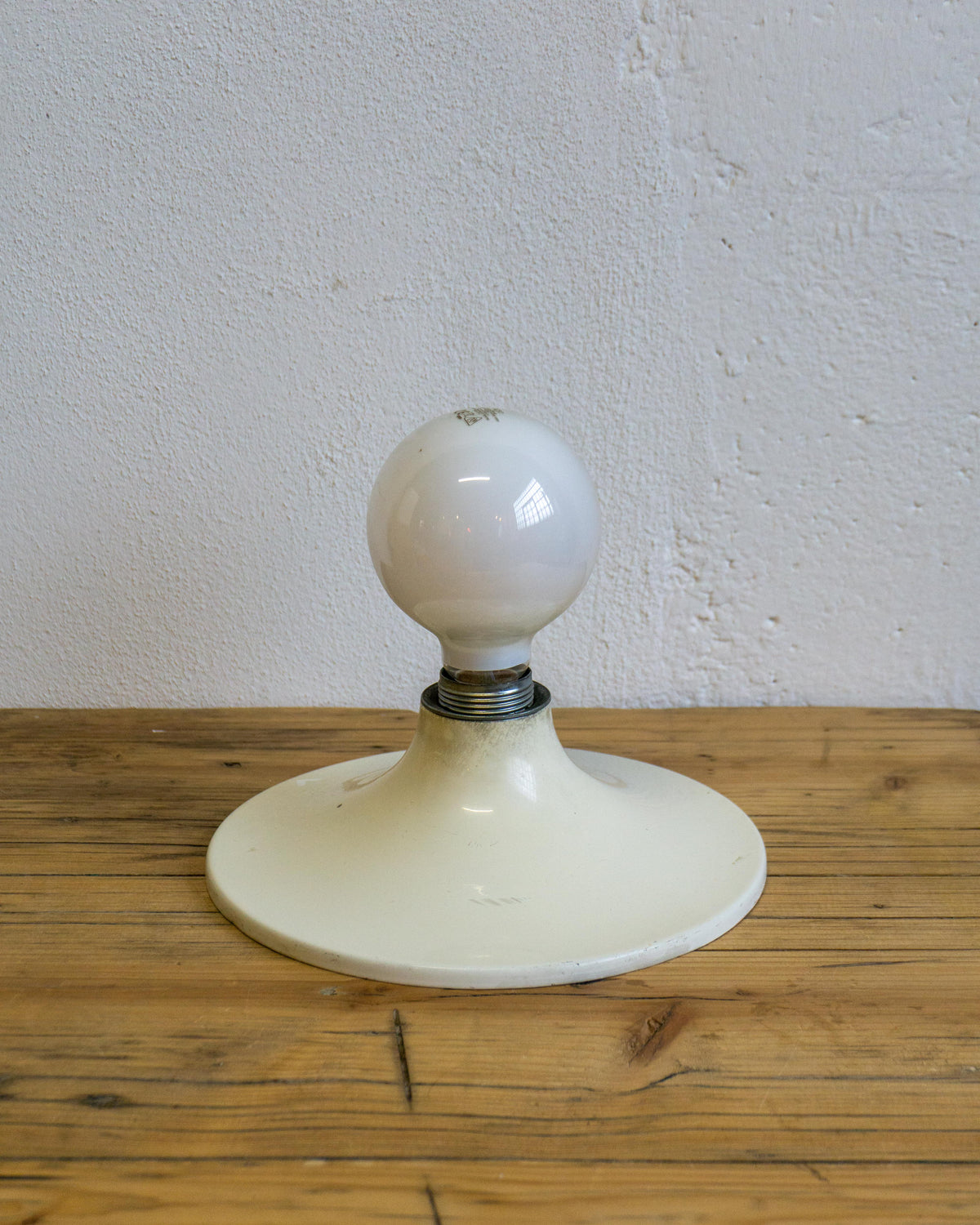 Lampada applique in metallo color panna – anni ’70