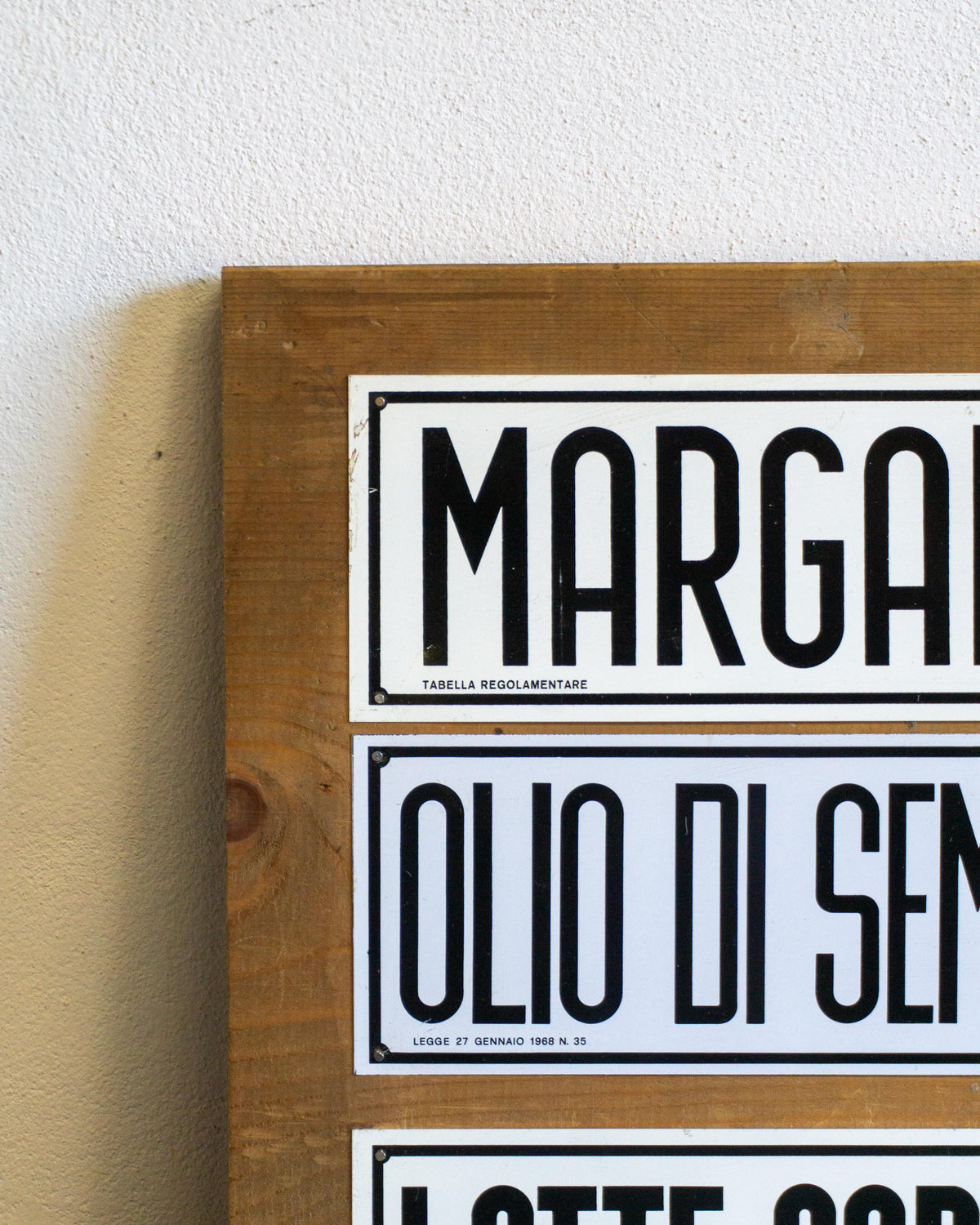 Insegne alimentari da bottega vintage su supporto in legno – Anni ’70