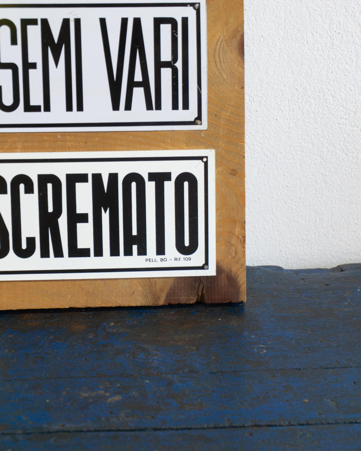 Insegne alimentari da bottega vintage su supporto in legno – Anni ’70