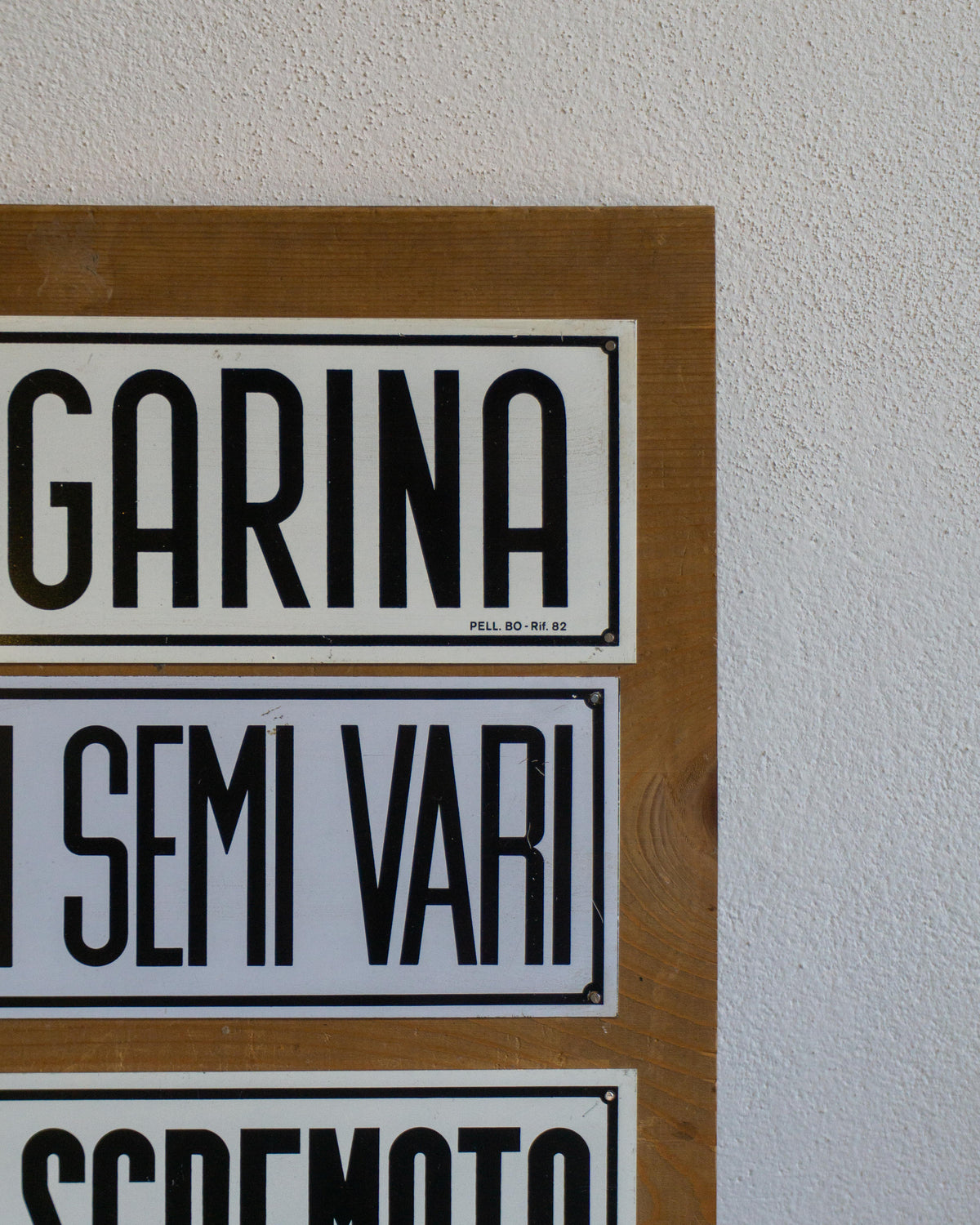 Insegne alimentari da bottega vintage su supporto in legno – Anni ’70
